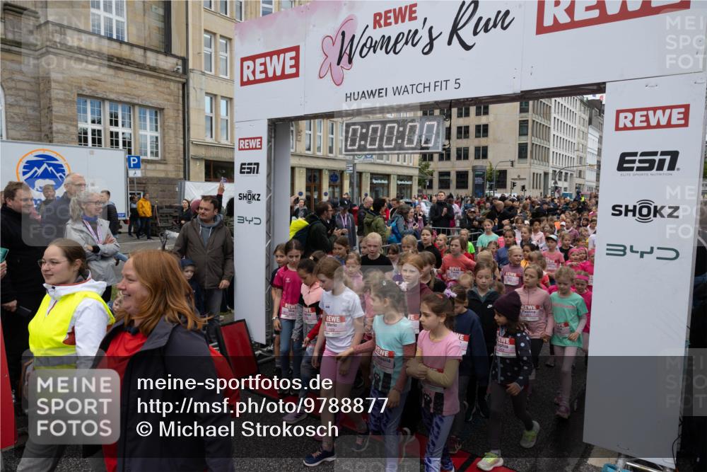 14.06.2026 - REWE Women's Run Michael Strokosch http://msf.ph/oto/9788877 14.06.2026 11:28:21 Laufen 5, 0, 00, 00, 340, 34 meine-sportfotos.de