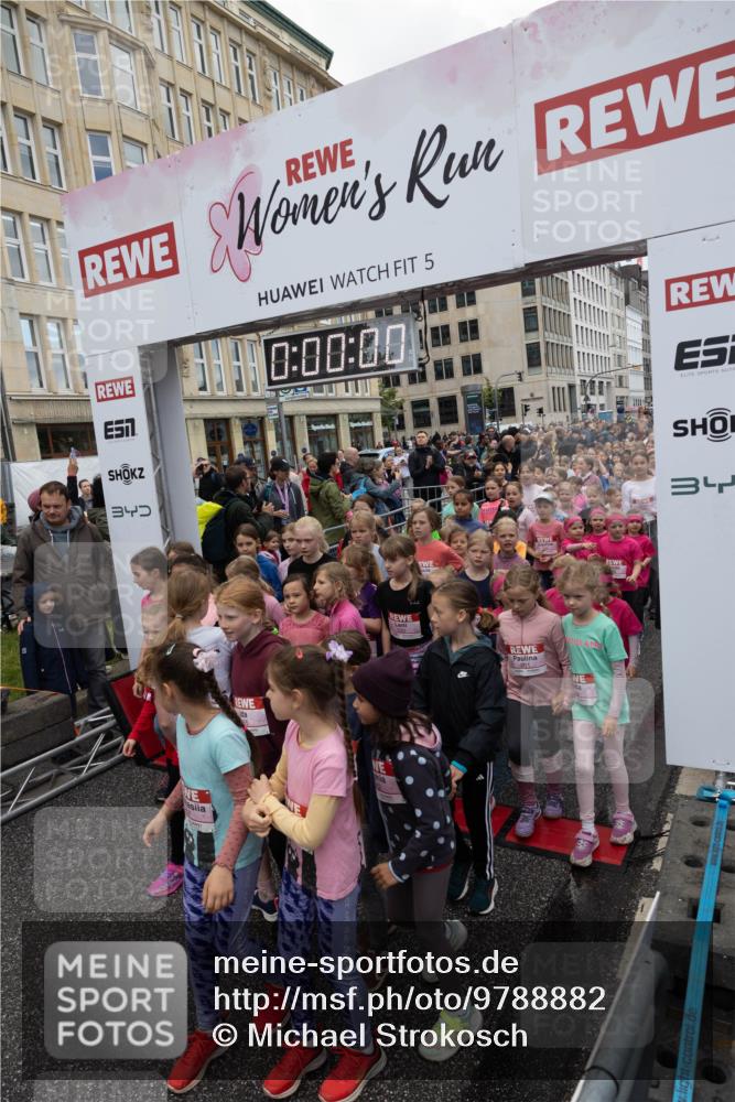14.06.2026 - REWE Women's Run Michael Strokosch http://msf.ph/oto/9788882 14.06.2026 11:28:23 Laufen 57, 34, 5, 0, 00, 00, 201, 3 meine-sportfotos.de