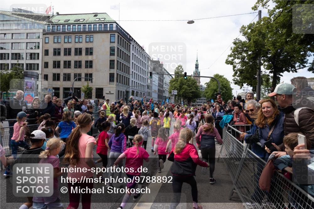 14.06.2026 - REWE Women's Run Michael Strokosch http://msf.ph/oto/9788892 14.06.2026 11:33:24 Laufen 28, 06 meine-sportfotos.de