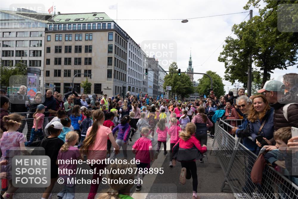14.06.2026 - REWE Women's Run Michael Strokosch http://msf.ph/oto/9788895 14.06.2026 11:33:24 Laufen 28, 06 meine-sportfotos.de