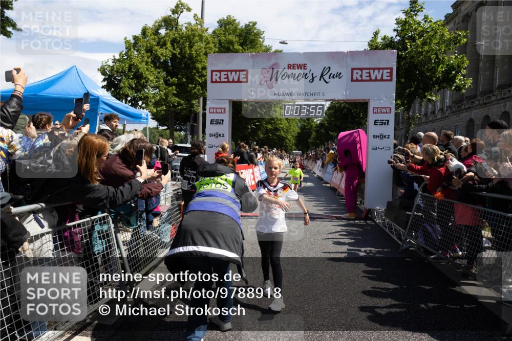 14.06.2026 - REWE Women's Run Michael Strokosch http://msf.ph/oto/9788918 14.06.2026 11:36:53 Laufen 34, 5, 11, 0, 03, 56, 340 meine-sportfotos.de