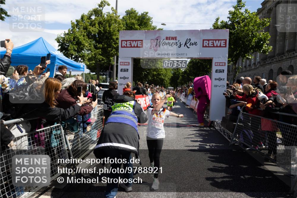 14.06.2026 - REWE Women's Run Michael Strokosch http://msf.ph/oto/9788921 14.06.2026 11:36:53 Laufen 5, 0, 03, 56, 34, 312, 34 meine-sportfotos.de