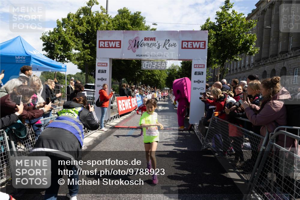 14.06.2026 - REWE Women's Run Michael Strokosch http://msf.ph/oto/9788923 14.06.2026 11:36:55 Laufen 34, 5, 0, 03, 58, 340 meine-sportfotos.de