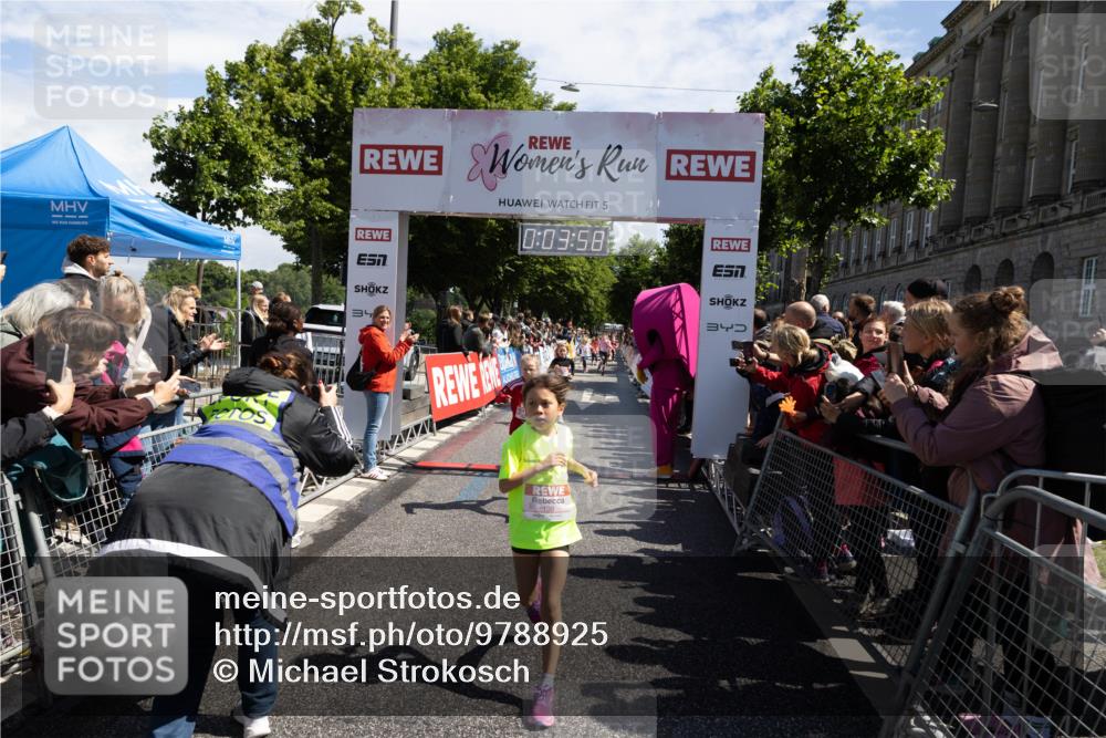 14.06.2026 - REWE Women's Run Michael Strokosch http://msf.ph/oto/9788925 14.06.2026 11:36:55 Laufen 34, 5, 0, 03, 58, 7, 34 meine-sportfotos.de