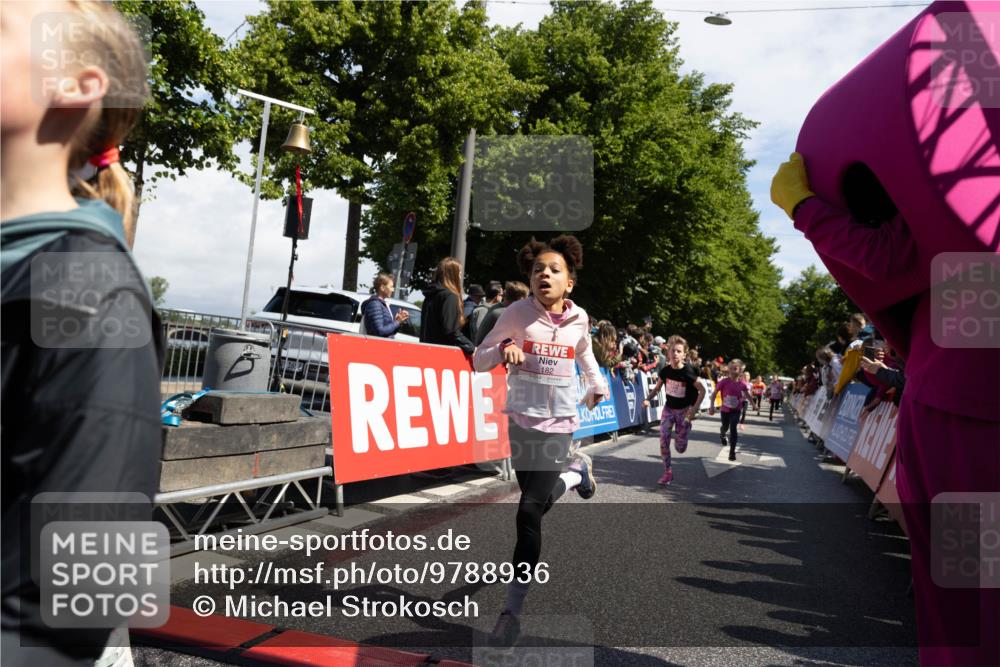 14.06.2026 - REWE Women's Run Michael Strokosch http://msf.ph/oto/9788936 14.06.2026 11:37:04 Laufen 182 meine-sportfotos.de