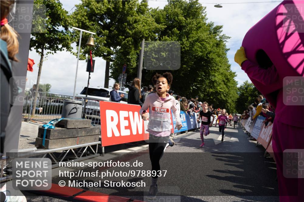 14.06.2026 - REWE Women's Run Michael Strokosch http://msf.ph/oto/9788937 14.06.2026 11:37:04 Laufen 182 meine-sportfotos.de