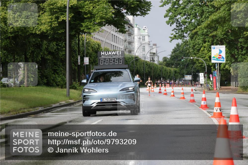 14.06.2026 - REWE Women's Run Jannik Wohlers http://msf.ph/oto/9793209 14.06.2026 09:06:07 Laufen 2, 8, 88, 88, 389, 9, 4 meine-sportfotos.de