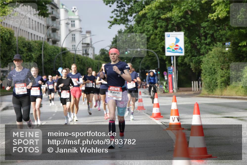 14.06.2026 - REWE Women's Run Jannik Wohlers http://msf.ph/oto/9793782 14.06.2026 09:07:43 Laufen 10233, 10095 meine-sportfotos.de