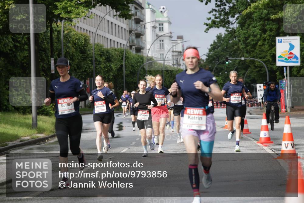14.06.2026 - REWE Women's Run Jannik Wohlers http://msf.ph/oto/9793856 14.06.2026 09:07:45 Laufen 10233, 10929, 10095, 9, 4, 11351 meine-sportfotos.de