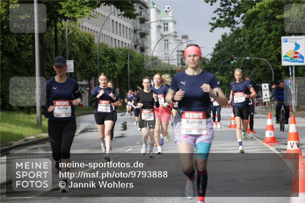 14.06.2026 - REWE Women's Run Jannik Wohlers http://msf.ph/oto/9793888 14.06.2026 09:07:45 Laufen 10233, 1173, 10095, 9, 4 meine-sportfotos.de