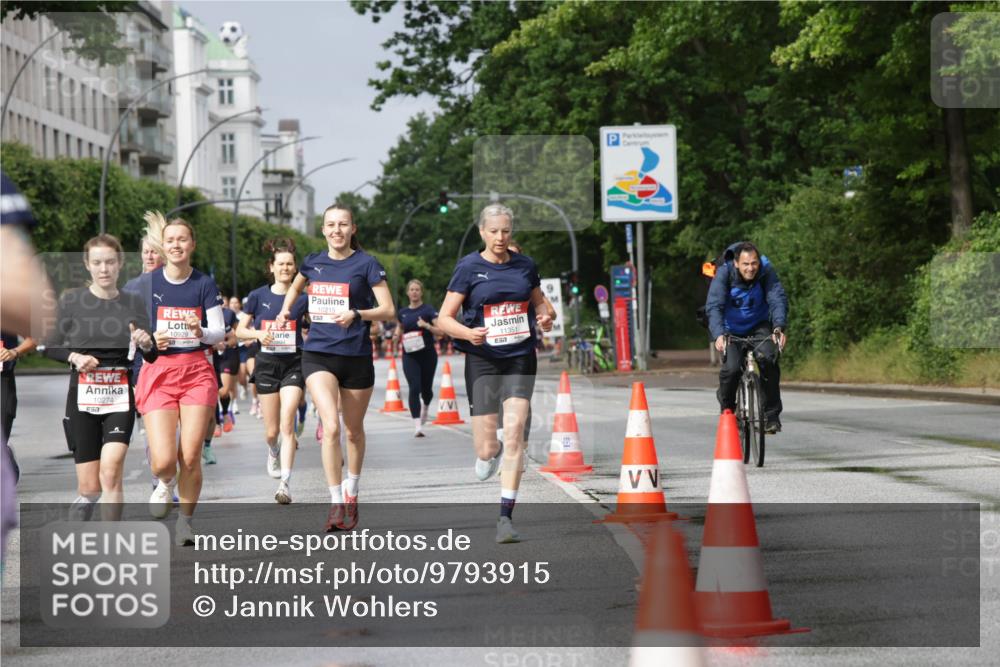 14.06.2026 - REWE Women's Run Jannik Wohlers http://msf.ph/oto/9793915 14.06.2026 09:07:47 Laufen 10274, 10929, 10215, 11351 meine-sportfotos.de