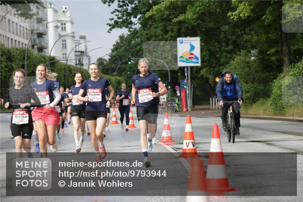 14.06.2026 - REWE Women's Run Jannik Wohlers http://msf.ph/oto/9793944 14.06.2026 09:07:47 Laufen 10274, 0929, 10215, 11351 meine-sportfotos.de