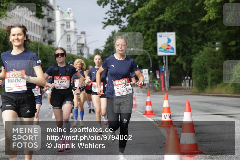 14.06.2026 - REWE Women's Run Jannik Wohlers http://msf.ph/oto/9794002 14.06.2026 09:07:53 Laufen 10994, 57, 11023, 7, 10074, 7 meine-sportfotos.de