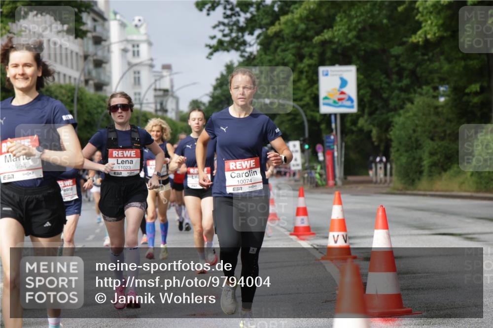 14.06.2026 - REWE Women's Run Jannik Wohlers http://msf.ph/oto/9794004 14.06.2026 09:07:53 Laufen 10994, 57, 11023, 7, 10074, 57 meine-sportfotos.de