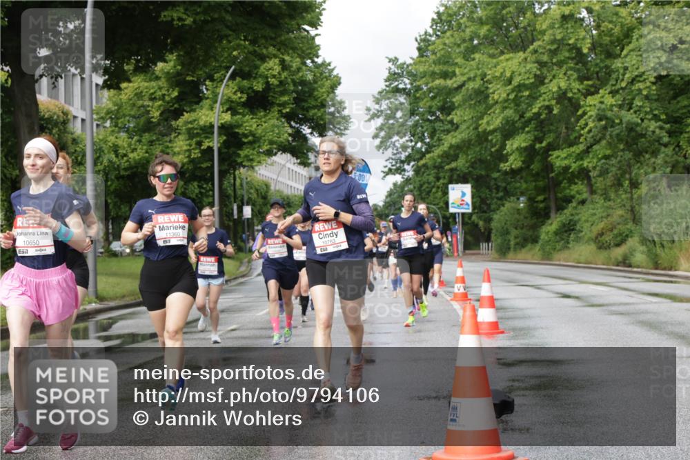 14.06.2026 - REWE Women's Run Jannik Wohlers http://msf.ph/oto/9794106 14.06.2026 09:08:10 Laufen 10650, 7, 11360, 6577, 10763, 5, 00 meine-sportfotos.de