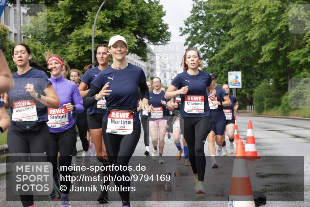 14.06.2026 - REWE Women's Run Jannik Wohlers http://msf.ph/oto/9794169 14.06.2026 09:08:14 Laufen 10958, 51, 10299, 10604, 10449, 7 meine-sportfotos.de