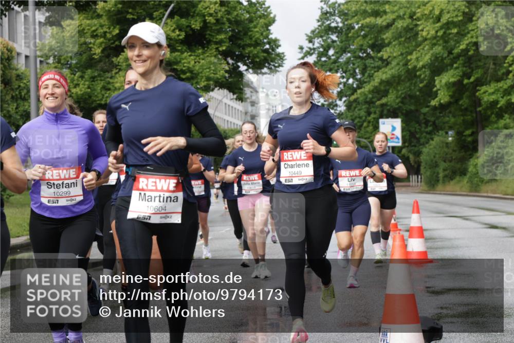 14.06.2026 - REWE Women's Run Jannik Wohlers http://msf.ph/oto/9794173 14.06.2026 09:08:15 Laufen 10299, 7, 10604, 10618, 10449, 57, 1014 meine-sportfotos.de