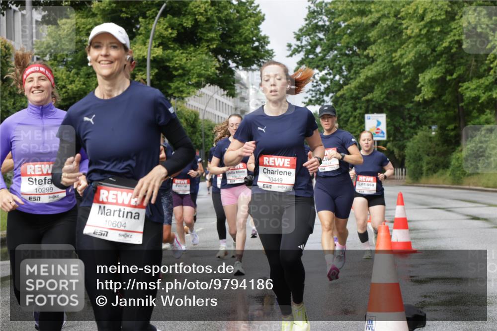 14.06.2026 - REWE Women's Run Jannik Wohlers http://msf.ph/oto/9794186 14.06.2026 09:08:15 Laufen 10299, 7, 10604, 7, 10618, 10449, 11014 meine-sportfotos.de