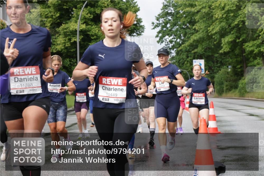 14.06.2026 - REWE Women's Run Jannik Wohlers http://msf.ph/oto/9794201 14.06.2026 09:08:16 Laufen 11388, 7, 10885, 10449, 7, 11014, 51, 10666 meine-sportfotos.de