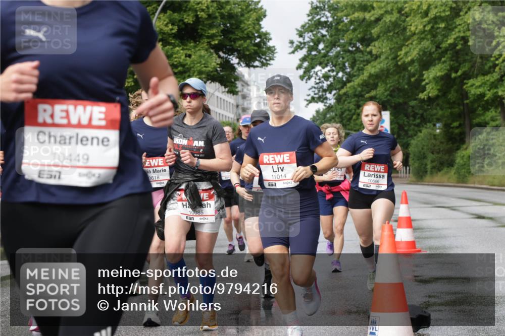 14.06.2026 - REWE Women's Run Jannik Wohlers http://msf.ph/oto/9794216 14.06.2026 09:08:17 Laufen 10449, 0618, 8, 21, 1, 10085, 11014, 10666, 7 meine-sportfotos.de