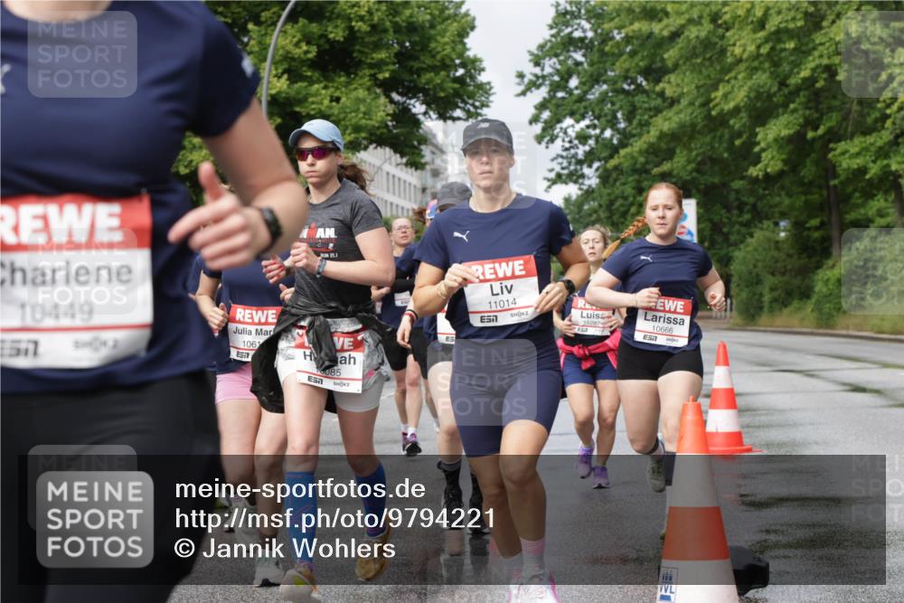 14.06.2026 - REWE Women's Run Jannik Wohlers http://msf.ph/oto/9794221 14.06.2026 09:08:17 Laufen 10449, 1061, 21, 1, 085, 11014, 7, 85, 11287, 10666, 7 meine-sportfotos.de