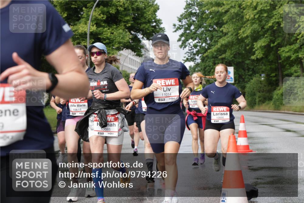 14.06.2026 - REWE Women's Run Jannik Wohlers http://msf.ph/oto/9794226 14.06.2026 09:08:17 Laufen 9, 10618, 21, 1, 10085, 7, 11014, 7, 1128, 5, 10666, 57 meine-sportfotos.de
