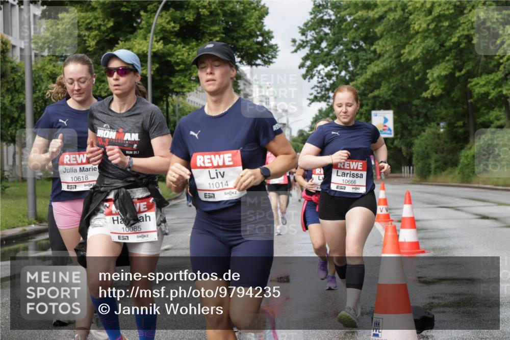 14.06.2026 - REWE Women's Run Jannik Wohlers http://msf.ph/oto/9794235 14.06.2026 09:08:17 Laufen 10618, 7, 21, 1, 10085, 11014, 10666, 7 meine-sportfotos.de