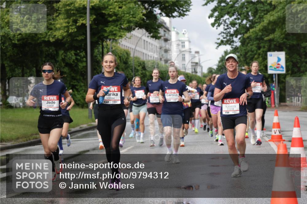 14.06.2026 - REWE Women's Run Jannik Wohlers http://msf.ph/oto/9794312 14.06.2026 09:08:24 Laufen 10935, 657, 10184, 10115, 11518, 57 meine-sportfotos.de