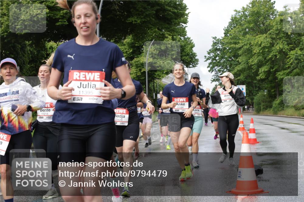 14.06.2026 - REWE Women's Run Jannik Wohlers http://msf.ph/oto/9794479 14.06.2026 09:08:30 Laufen 11218, 57, 11395, 7, 1975, 11428, 77, 11184, 7, 11266, 10803 meine-sportfotos.de
