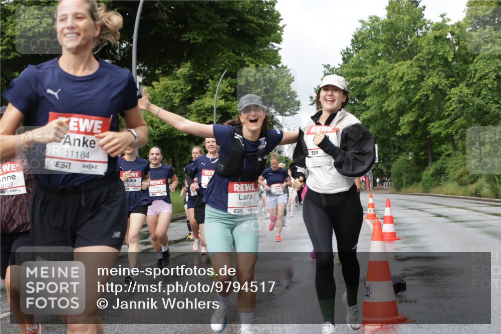 14.06.2026 - REWE Women's Run Jannik Wohlers http://msf.ph/oto/9794517 14.06.2026 09:08:32 Laufen 0192, 11184, 10422, 57, 11526, 65, 10803, 7, 577, 3, 02, 22 meine-sportfotos.de