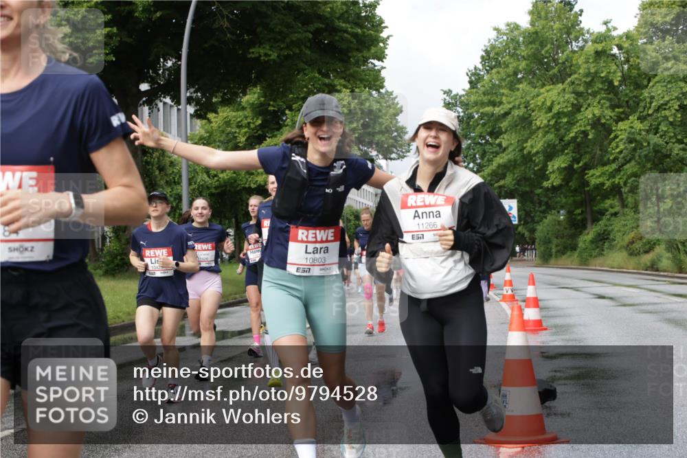 14.06.2026 - REWE Women's Run Jannik Wohlers http://msf.ph/oto/9794528 14.06.2026 09:08:32 Laufen 11526, 1042, 10803, 11266, 7 meine-sportfotos.de