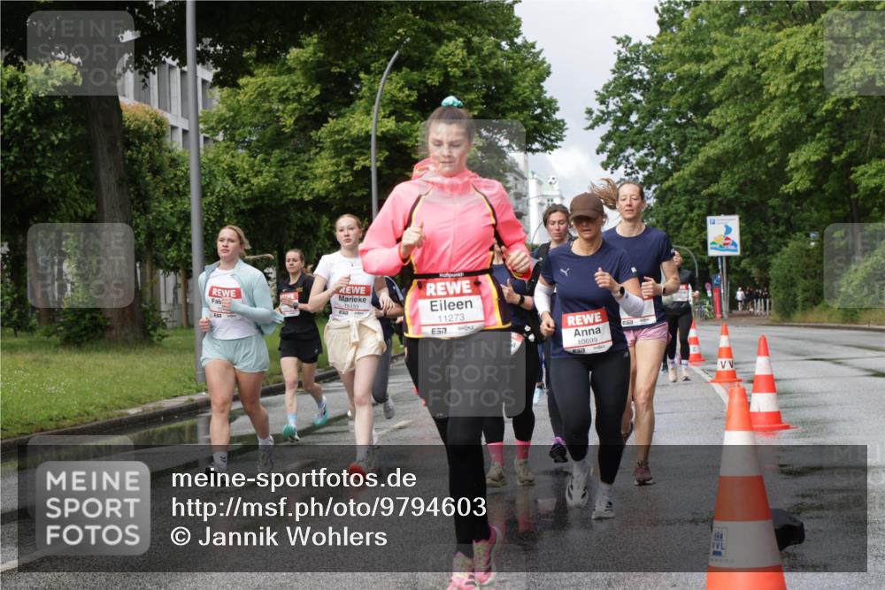 14.06.2026 - REWE Women's Run Jannik Wohlers http://msf.ph/oto/9794603 14.06.2026 09:08:38 Laufen 10133, 11273, 57, 10699 meine-sportfotos.de