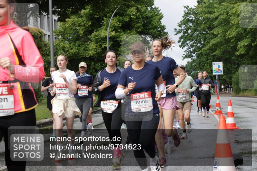 14.06.2026 - REWE Women's Run Jannik Wohlers http://msf.ph/oto/9794623 14.06.2026 09:08:39 Laufen 3, 18133, 10302, 10122, 7, 10699, 657, 10806, 0222 meine-sportfotos.de