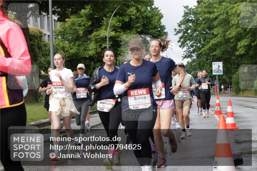 14.06.2026 - REWE Women's Run Jannik Wohlers http://msf.ph/oto/9794625 14.06.2026 09:08:39 Laufen 10133, 657, 10302, 577, 10, 10806, 7, 10122, 7, 10699, 57 meine-sportfotos.de