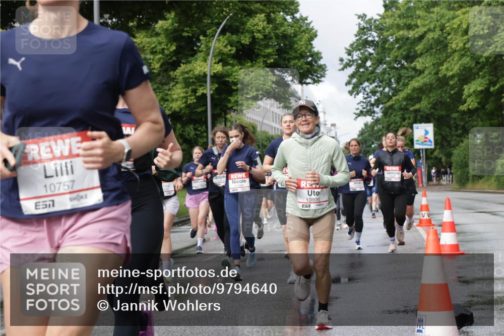 14.06.2026 - REWE Women's Run Jannik Wohlers http://msf.ph/oto/9794640 14.06.2026 09:08:41 Laufen 10757, 510, 10806, 7 meine-sportfotos.de