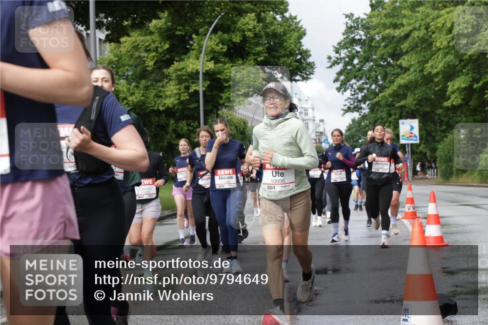 14.06.2026 - REWE Women's Run Jannik Wohlers http://msf.ph/oto/9794649 14.06.2026 09:08:41 Laufen 11510, 11289, 10806, 57 meine-sportfotos.de