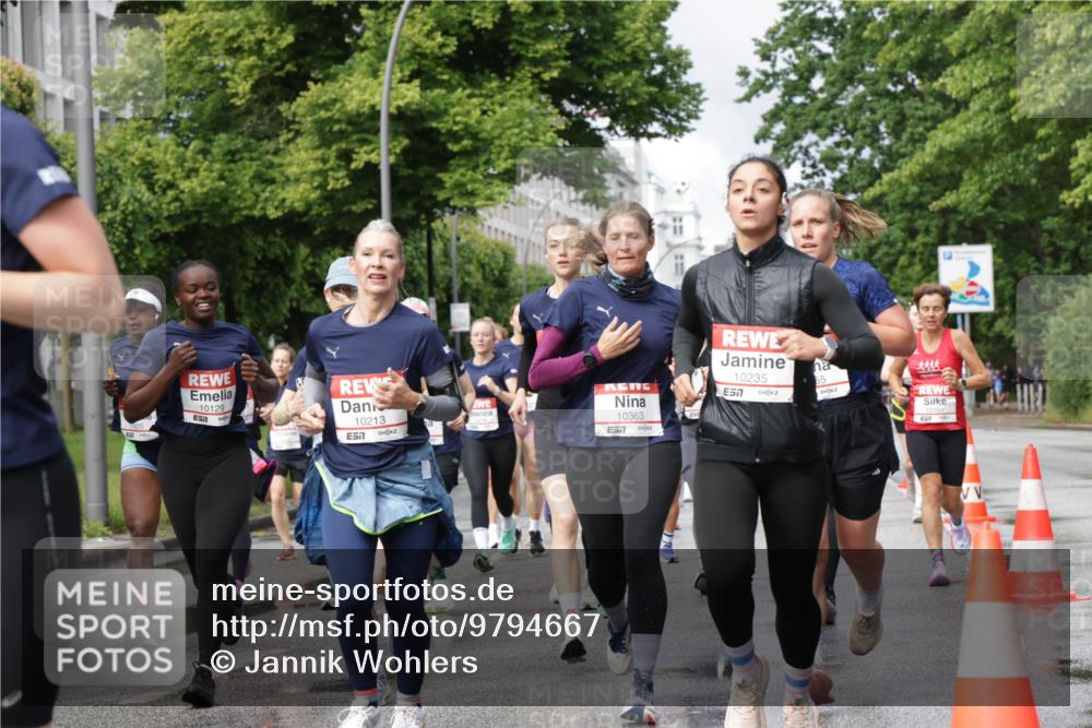 14.06.2026 - REWE Women's Run Jannik Wohlers http://msf.ph/oto/9794667 14.06.2026 09:08:44 Laufen 10129, 10213, 57, 10363, 57, 10235, 7, 55 meine-sportfotos.de