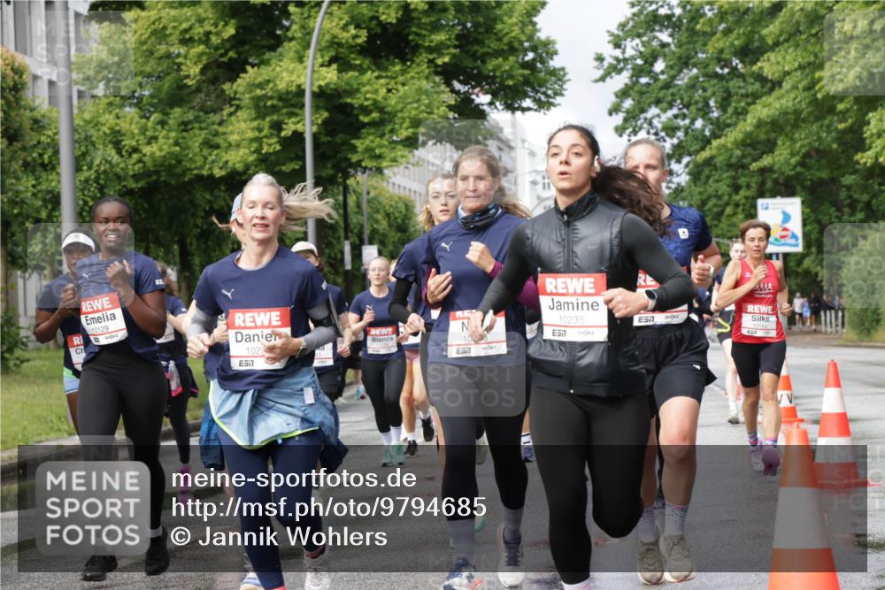 14.06.2026 - REWE Women's Run Jannik Wohlers http://msf.ph/oto/9794685 14.06.2026 09:08:44 Laufen 10129, 102, 57, 57, 10235, 7, 57, 12, 10150 meine-sportfotos.de