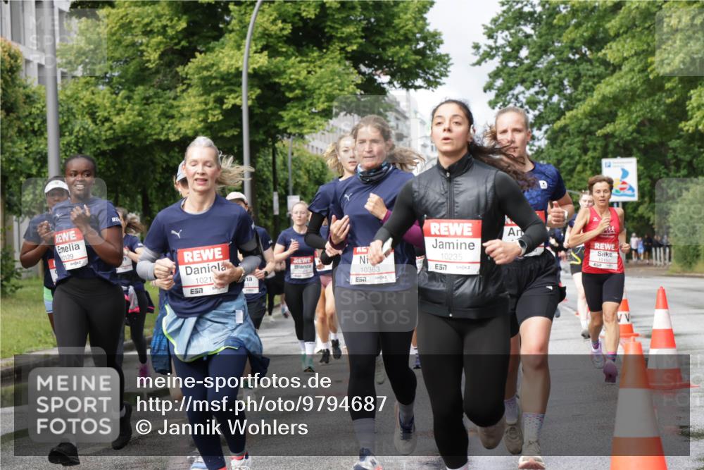 14.06.2026 - REWE Women's Run Jannik Wohlers http://msf.ph/oto/9794687 14.06.2026 09:08:44 Laufen 10129, 1021, 7, 12, 10363, 10235, 57, 10150 meine-sportfotos.de
