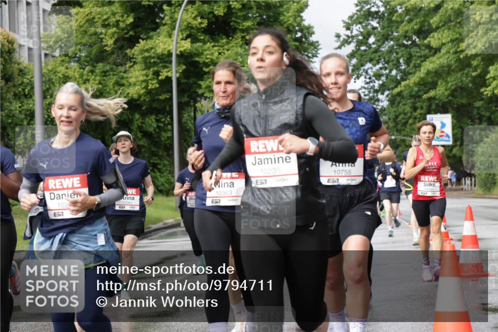 14.06.2026 - REWE Women's Run Jannik Wohlers http://msf.ph/oto/9794711 14.06.2026 09:08:45 Laufen 102, 11261, 10363, 7, 10235, 7, 10755, 7, 10150, 7 meine-sportfotos.de