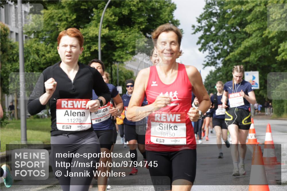 14.06.2026 - REWE Women's Run Jannik Wohlers http://msf.ph/oto/9794745 14.06.2026 09:08:48 Laufen 11270, 7, 10356, 7, 10150, 57 meine-sportfotos.de