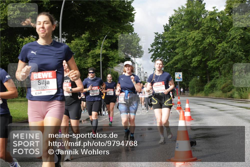 14.06.2026 - REWE Women's Run Jannik Wohlers http://msf.ph/oto/9794768 14.06.2026 09:08:50 Laufen 11009, 57, 10372, 10810, 57 meine-sportfotos.de