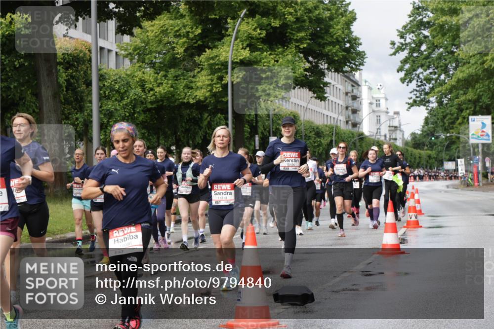 14.06.2026 - REWE Women's Run Jannik Wohlers http://msf.ph/oto/9794840 14.06.2026 09:09:05 Laufen 10986, 7, 11313, 22, 10156 meine-sportfotos.de