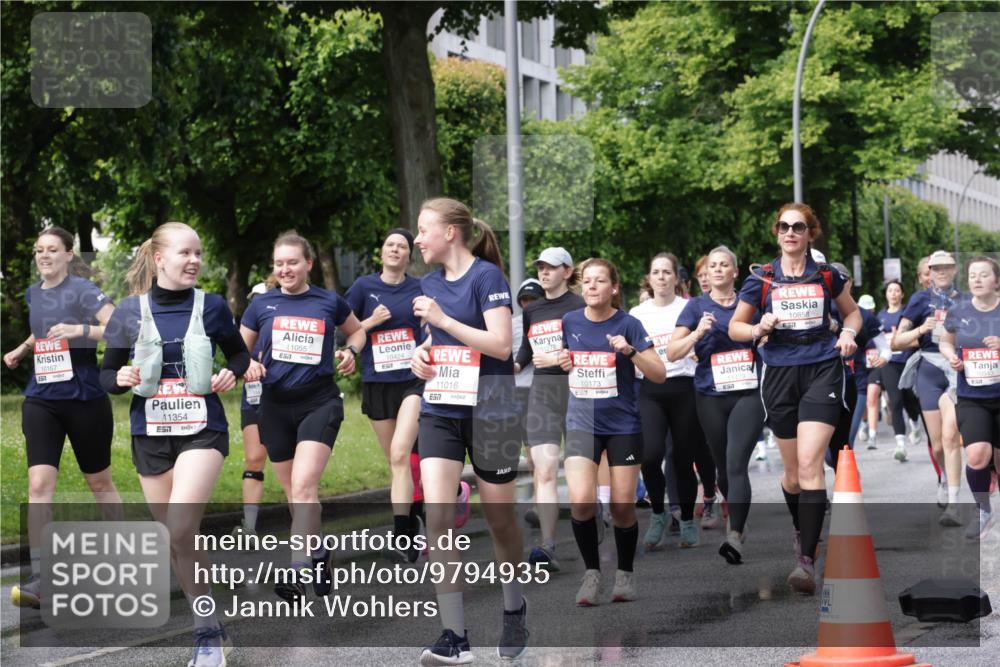 14.06.2026 - REWE Women's Run Jannik Wohlers http://msf.ph/oto/9794935 14.06.2026 09:09:10 Laufen 10167, 11354, 11055, 10424, 11016, 7, 11272, 10173, 7, 10858 meine-sportfotos.de
