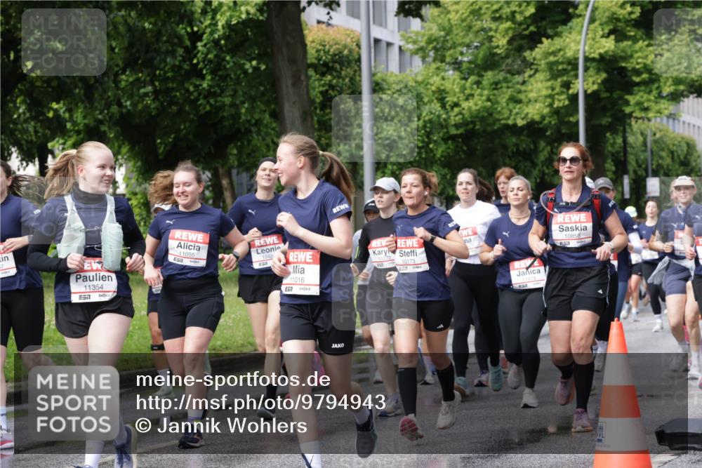 14.06.2026 - REWE Women's Run Jannik Wohlers http://msf.ph/oto/9794943 14.06.2026 09:09:10 Laufen 11354, 7, 11055, 1042, 11016, 11272, 10173, 11479, 1517, 10858, 657, 90, 02, 22 meine-sportfotos.de
