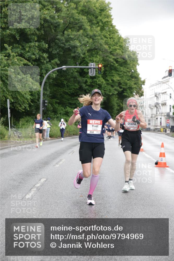 14.06.2026 - REWE Women's Run Jannik Wohlers http://msf.ph/oto/9794969 14.06.2026 09:55:43 Laufen 10433, 7, 10204, 7 meine-sportfotos.de