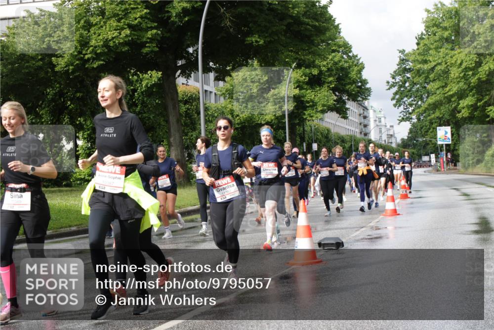 14.06.2026 - REWE Women's Run Jannik Wohlers http://msf.ph/oto/9795057 14.06.2026 09:09:15 Laufen 577, 10089, 57, 57, 10387, 11382 meine-sportfotos.de