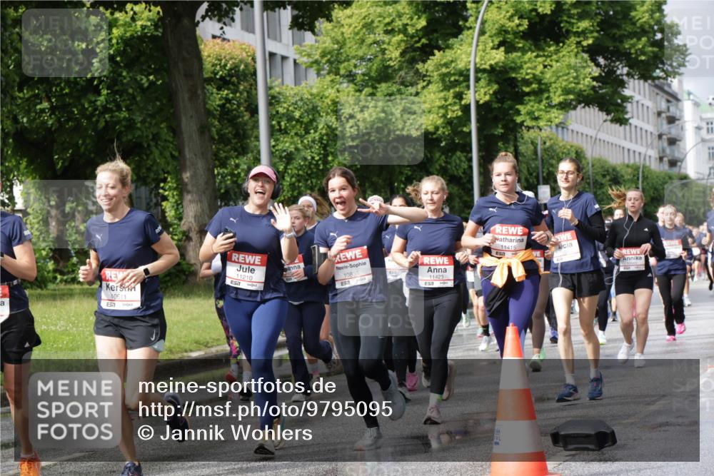 14.06.2026 - REWE Women's Run Jannik Wohlers http://msf.ph/oto/9795095 14.06.2026 09:09:18 Laufen 10611, 11210, 7, 10835, 657, 11423, 7, 11415, 11 meine-sportfotos.de