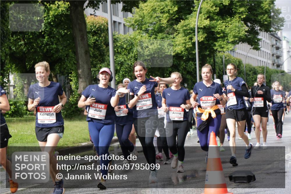 14.06.2026 - REWE Women's Run Jannik Wohlers http://msf.ph/oto/9795099 14.06.2026 09:09:18 Laufen 10611, 7, 11210, 7, 51, 10835, 1097, 11423, 57, 11415 meine-sportfotos.de