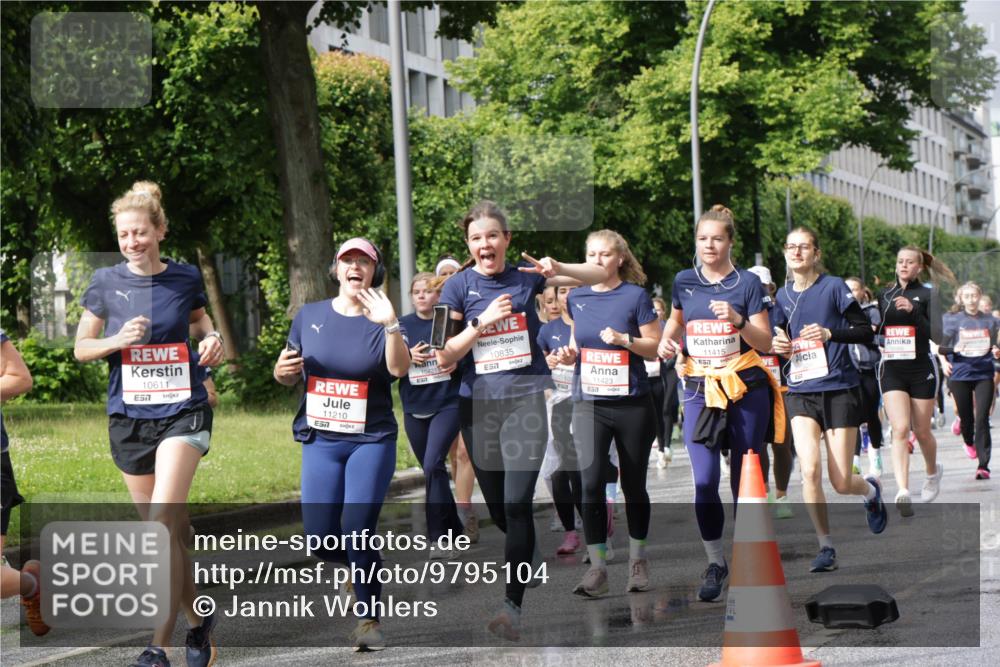 14.06.2026 - REWE Women's Run Jannik Wohlers http://msf.ph/oto/9795104 14.06.2026 09:09:18 Laufen 10611, 7, 11210, 7, 10835, 657, 10, 11423, 11415, 51 meine-sportfotos.de